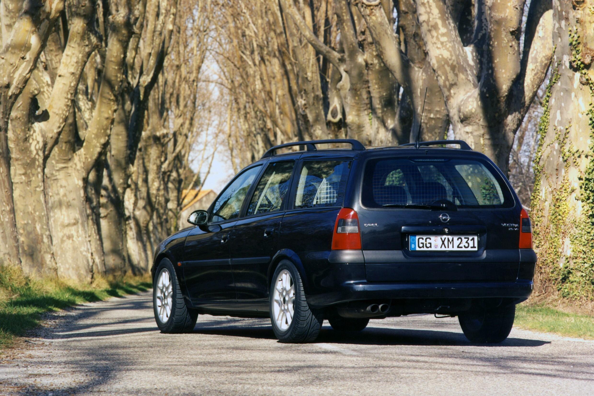 Вектра караван. Opel Vectra b универсал 1999. Opel Vectra универсал 1999. Opel Vectra Caravan. Опель Вектра 1999 универсал.