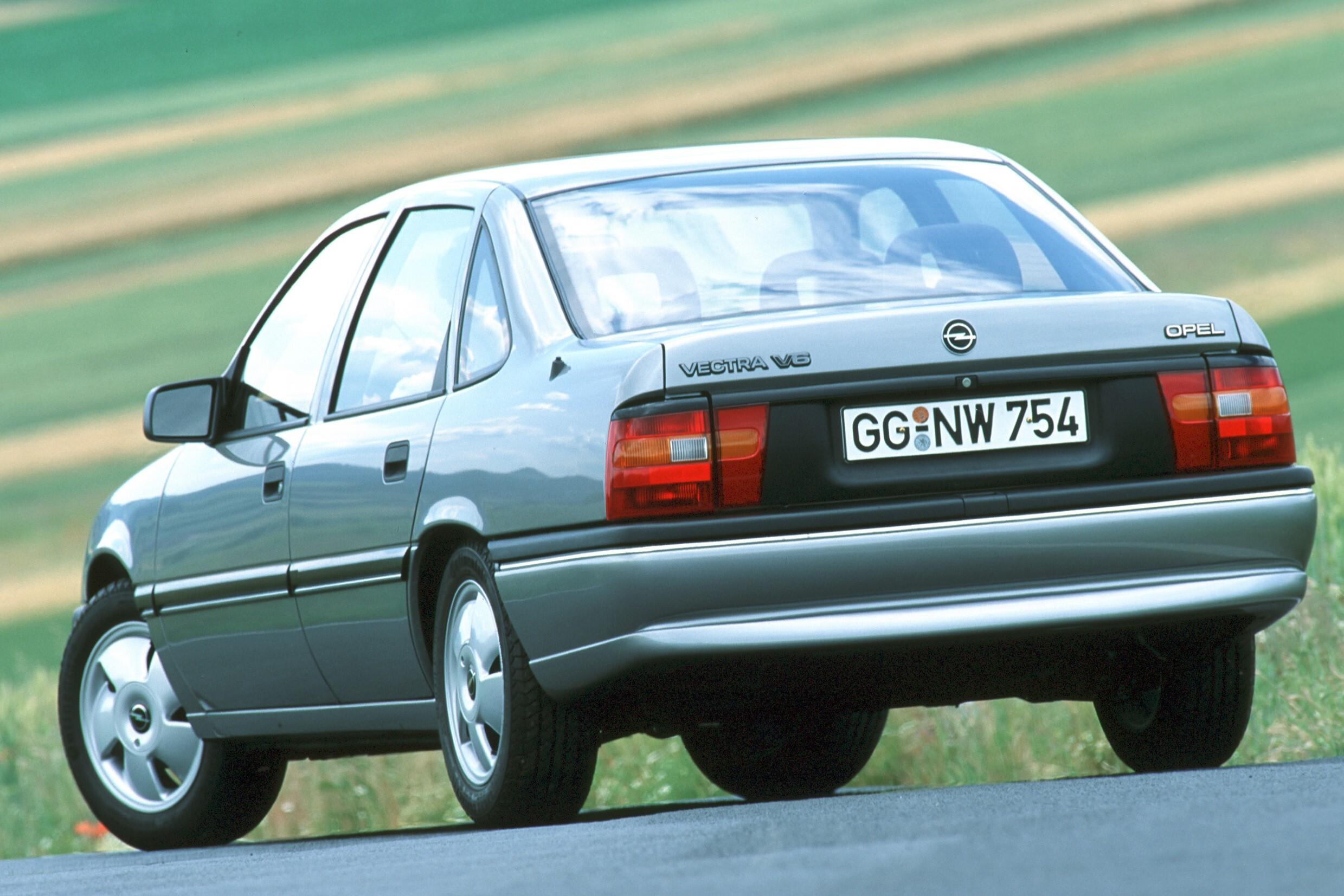 Opel v. Opel Vectra a седан 1995. Opel Vectra 1994 седан. Opel Vectra 1993. Опель Вектра 1995 седан.