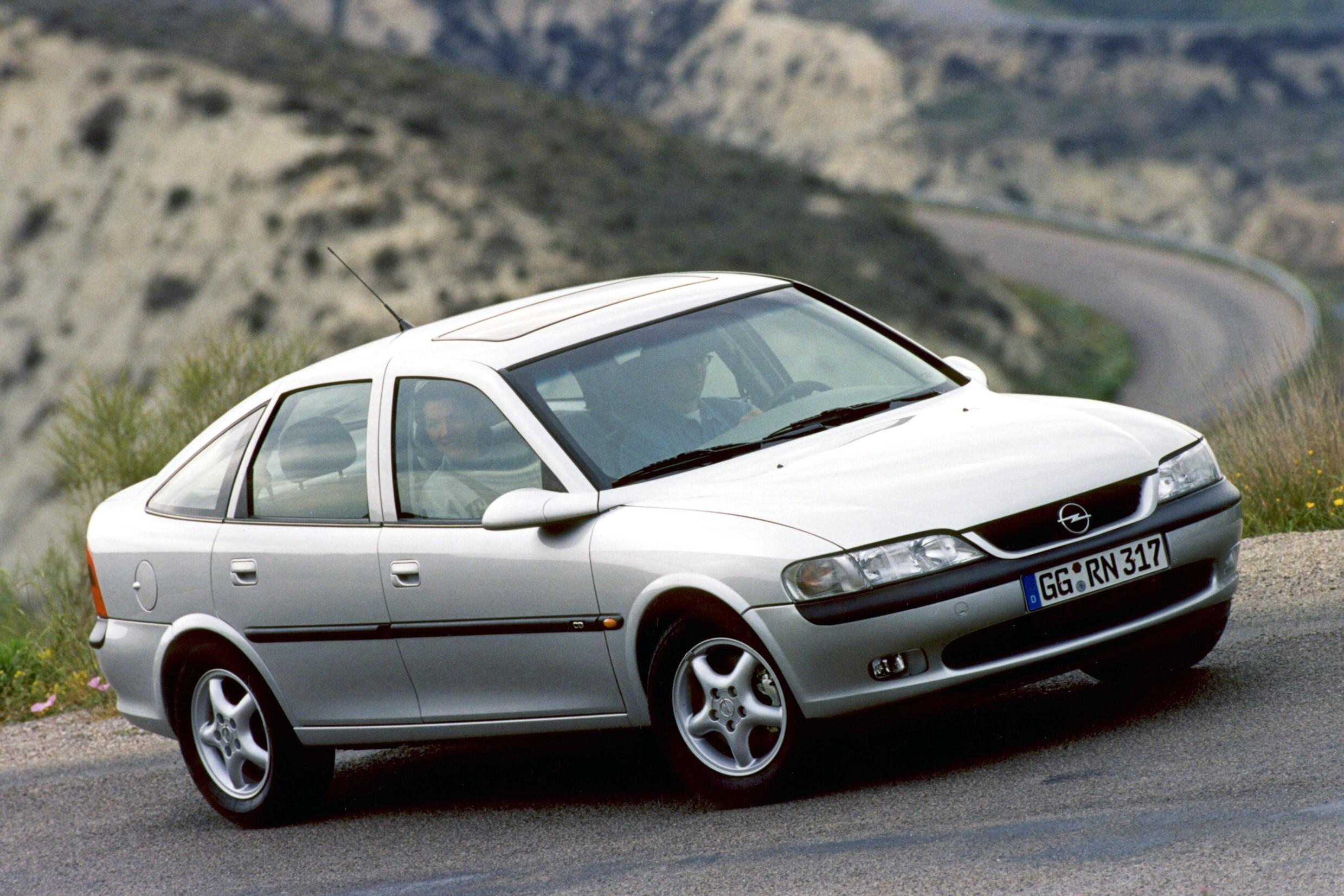 Опель вектра б бу. Opel Vectra b. Opel Vectra 1995. Opel Vectra b 1999. Opel Vectra b хэтчбек.