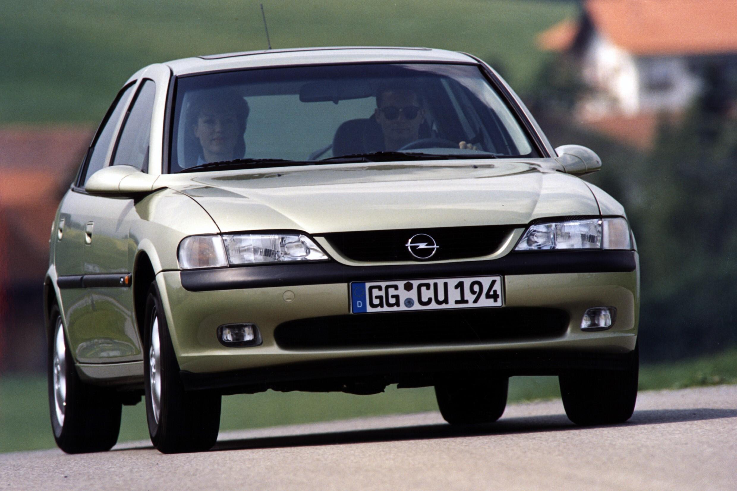 Опель вектра б 97 года. Opel Vectra b. Опель Вектра хэтчбек 1995. Opel Vectra b хэтчбек 1999. Опель Вектра б 1998.