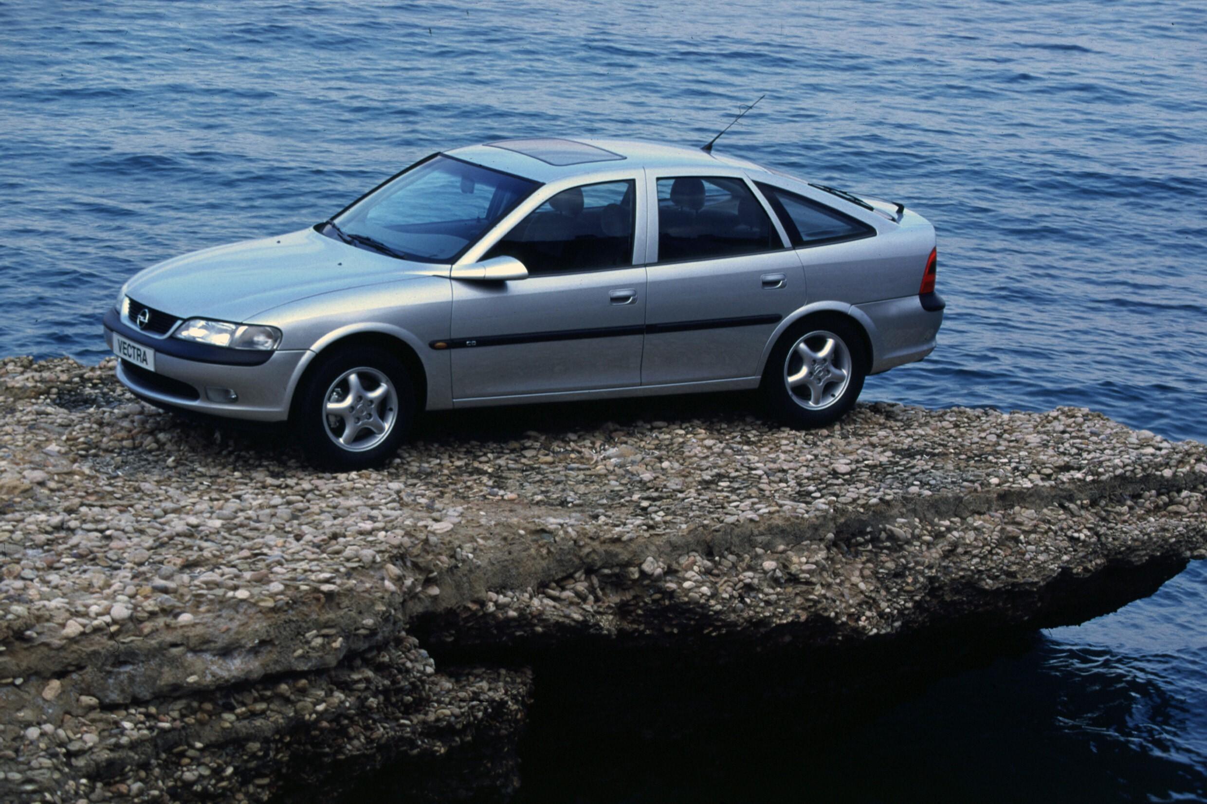 Опель вектра хэтчбек. Opel Vectra Hatchback 1995. Опель Вектра хэтчбек 1995. Опель Вектра хэтчбек 2000. Opel Vectra 1998 хэтчбек.
