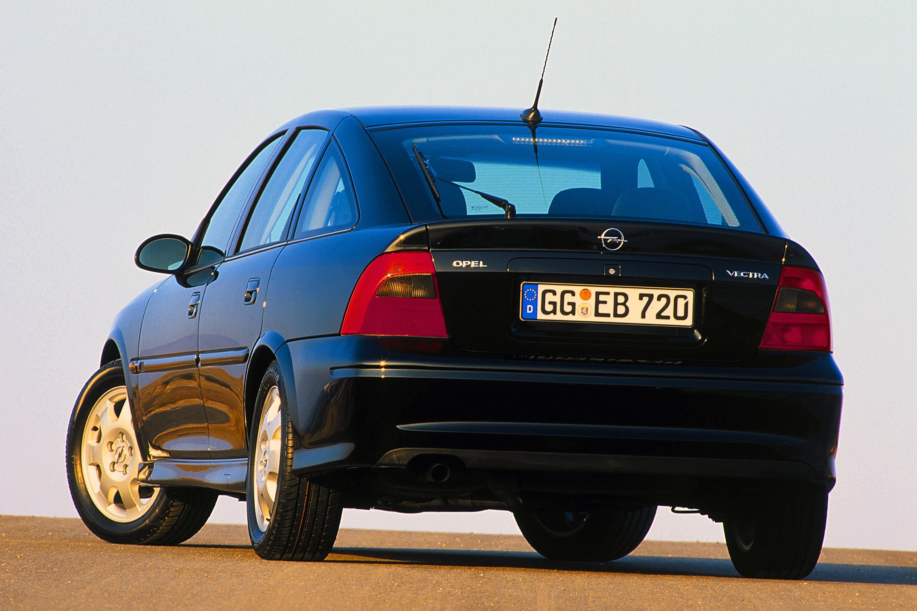 Новый опель вектра б. Опель Вектра хэтчбек 2000. Opel Vectra b хэтчбек 1999. Opel Vectra 2.2. Опель Вектра 2 поколения.
