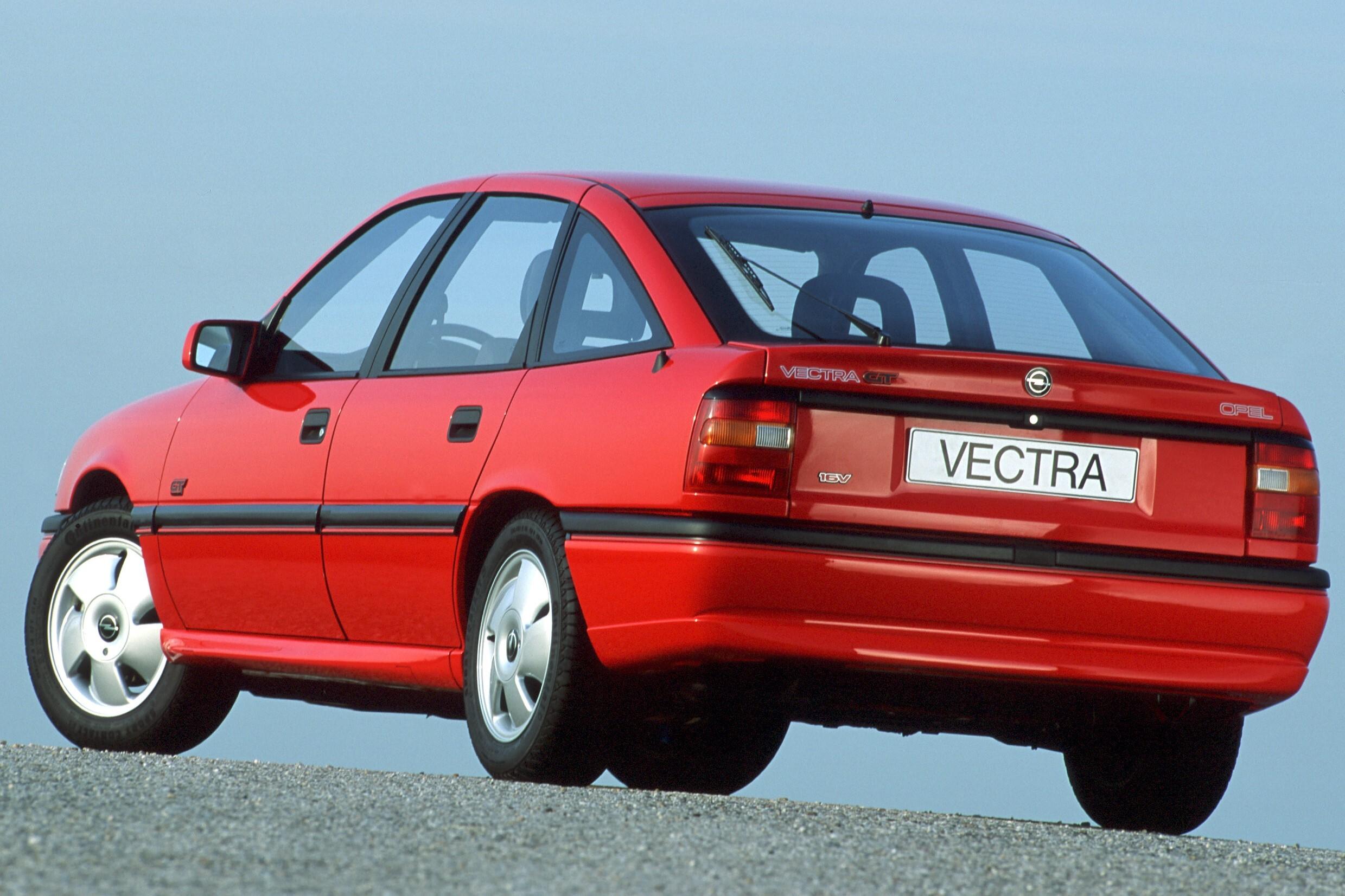 Опель вектра 98 года. Opel Vectra 1. Opel Vectra 1992 хэтчбек. Опель Вектра хэтчбек 1992. Opel Vectra 2.2.