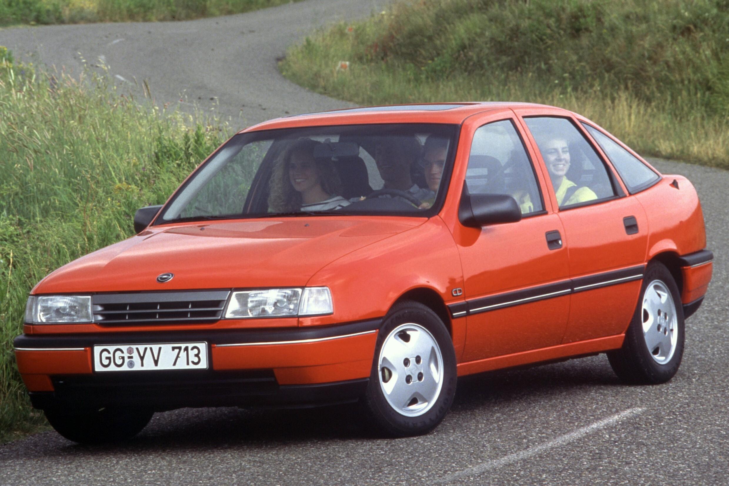 Td opel. Опель Вектра 1 поколение. Opel Vectra 1988. Opel Vectra 2.0 MT. Opel Vectra 1990.