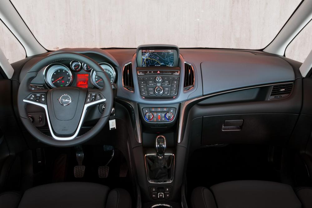 Opel Zafira 3 поколение C (2011-2016) Tourer минивэн интерьер 