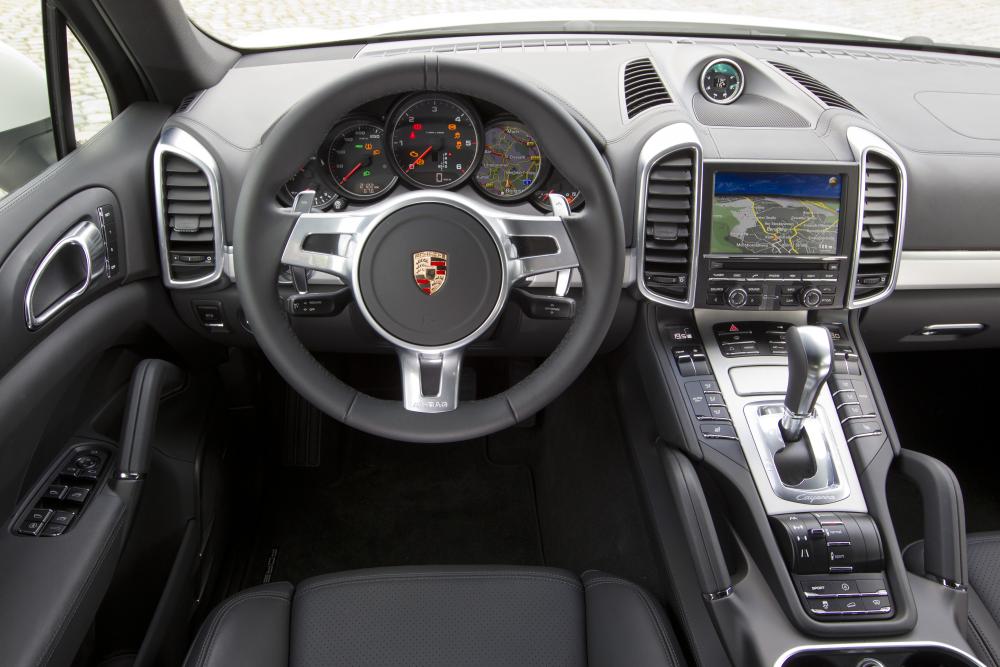 Porsche Cayenne 2 поколение 958 (2010-2014) Кроссовер интерьер 