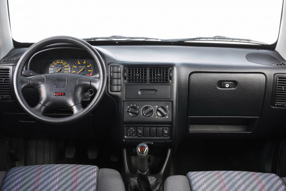 SEAT Ibiza 2 поколение (1993-1999) Хетчбэк 3-дв. интерьер 