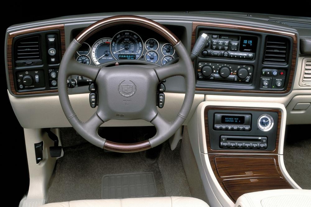 Cadillac Escalade 2 поколение интерьер