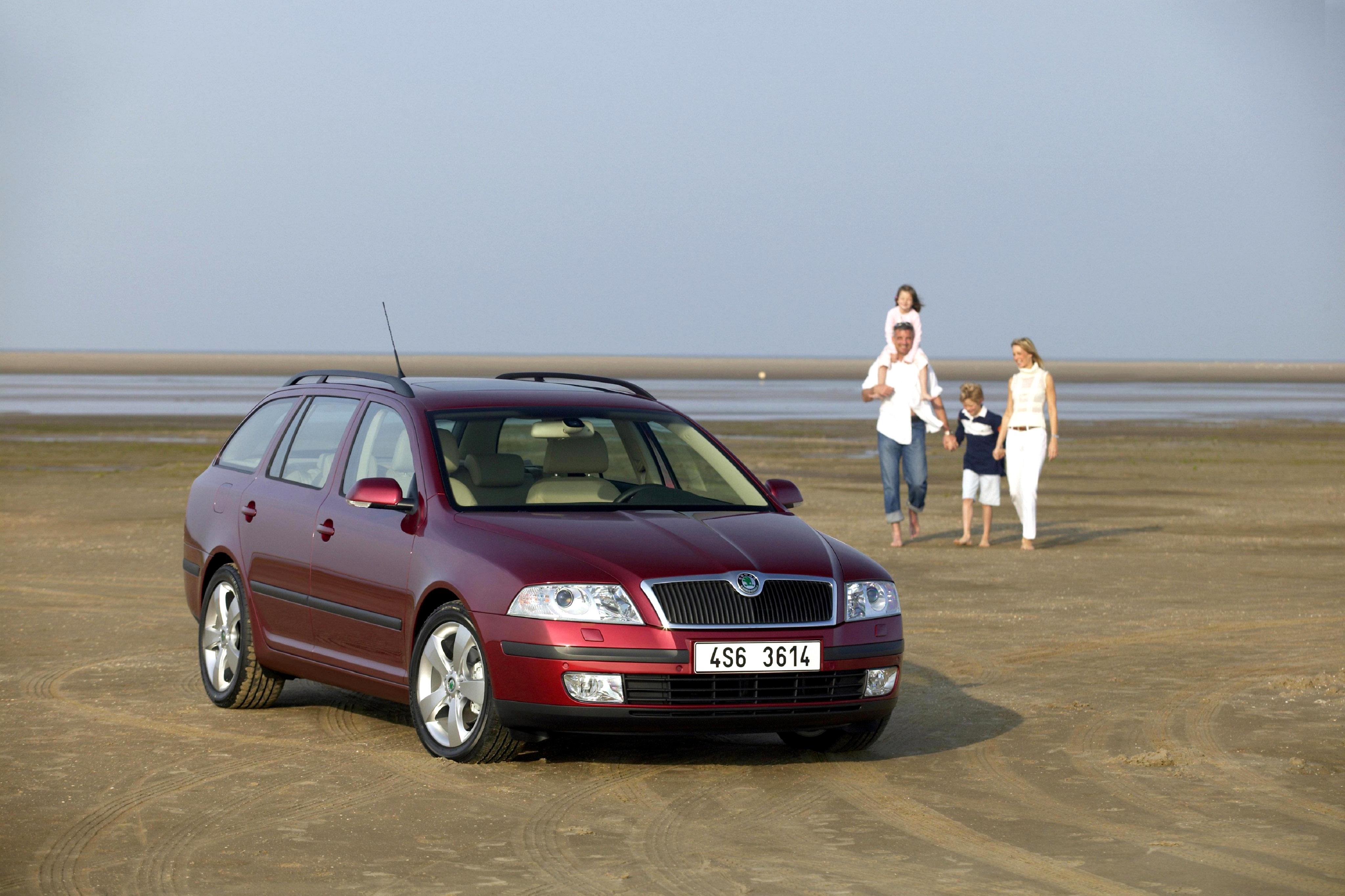 Купить шкоду октавию 1.9 тди. Skoda Octavia Combi 2004. Skoda Octavia Combi 2008. Škoda Octavia 2 поколение.