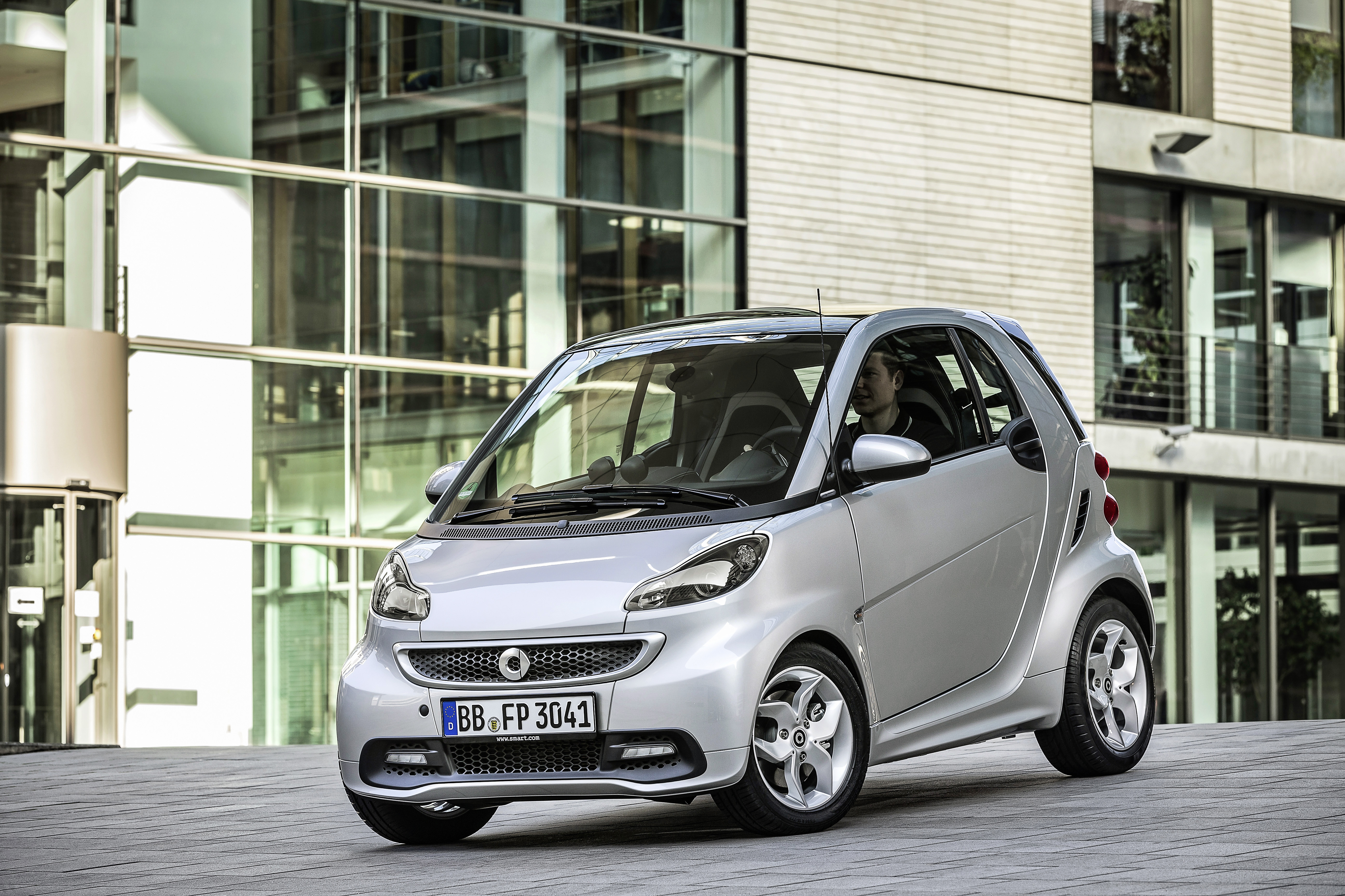 Смарт новый. Новый Smart Fortwo 2020. Smart Fortwo Micro Hybrid Drive. Микро-автомобиль «Smart City». Автомобиль смарт седан.