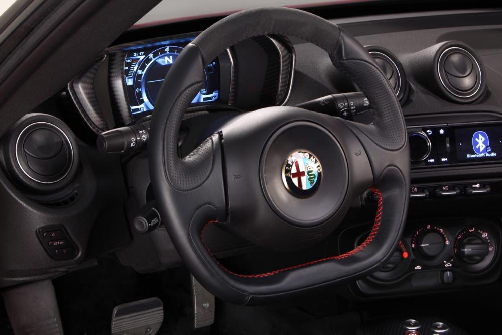 Alfa Romeo 4C 1 поколение Купе интерьер