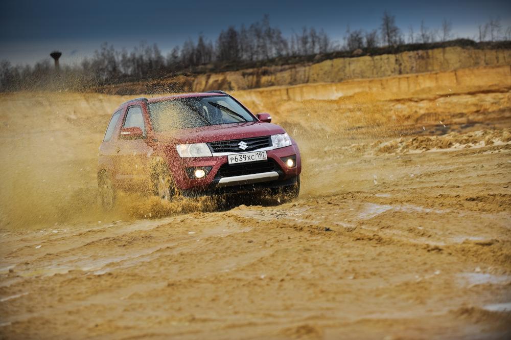 Suzuki Grand Vitara 2 поколение [2-й рестайлинг] (2012-2014) Кроссовер 3-дв.