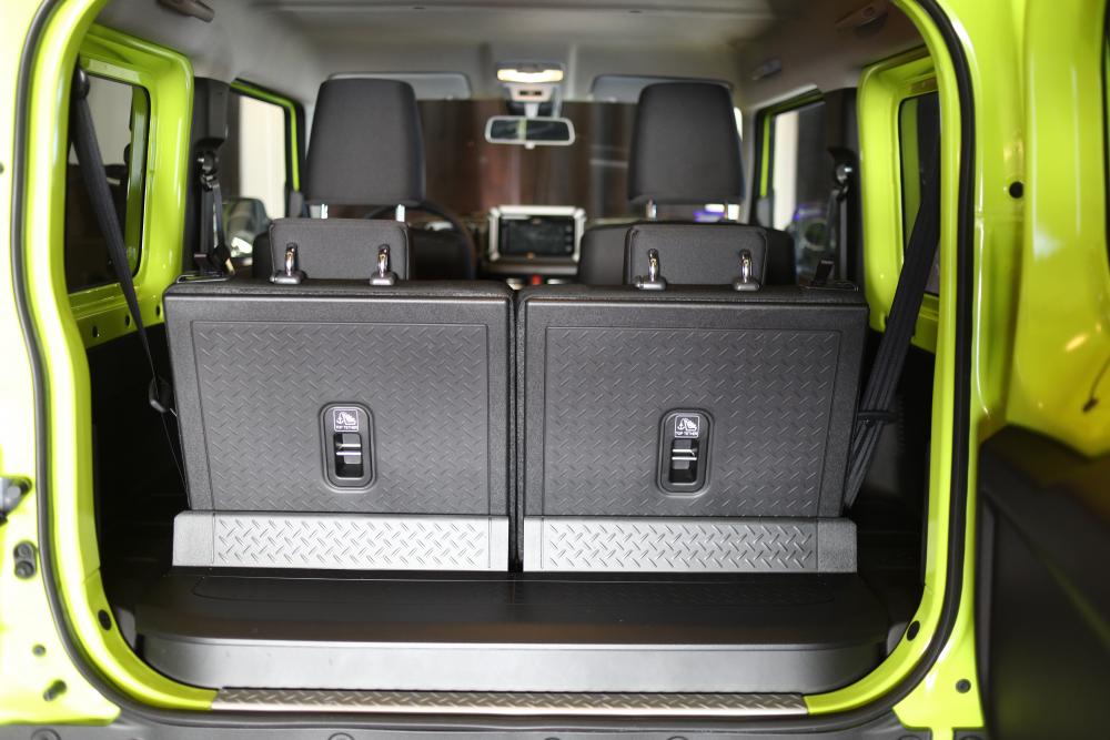 Suzuki Jimny 4 поколение (2018) Внедорожник интерьер багажник