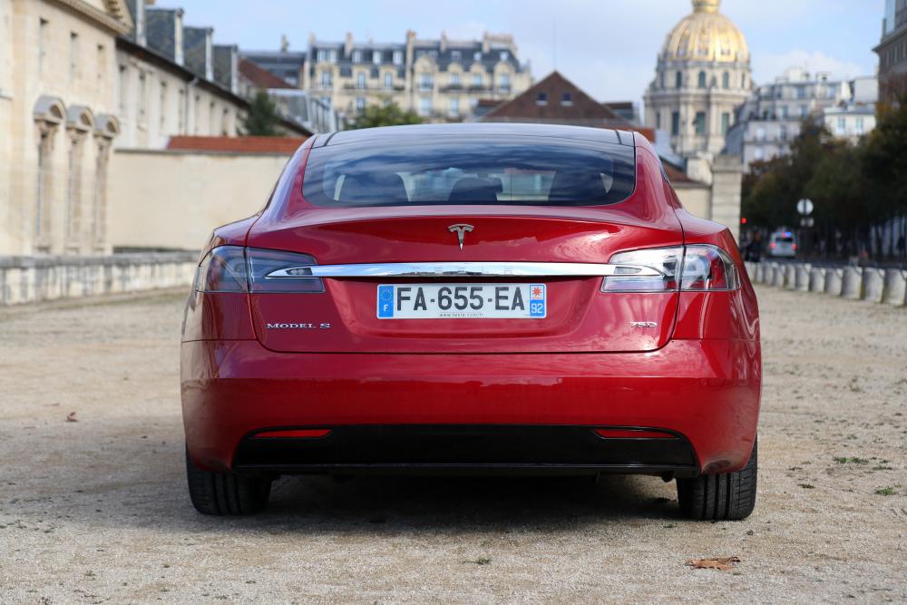 Tesla Model S 1 поколение рестайлинг