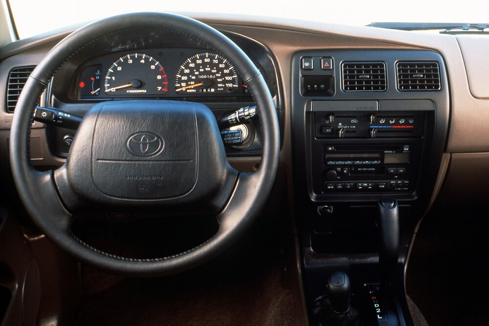 Toyota 4Runner 3 поколение (1995-1999) Внедорожник 5-дв. интерьер 