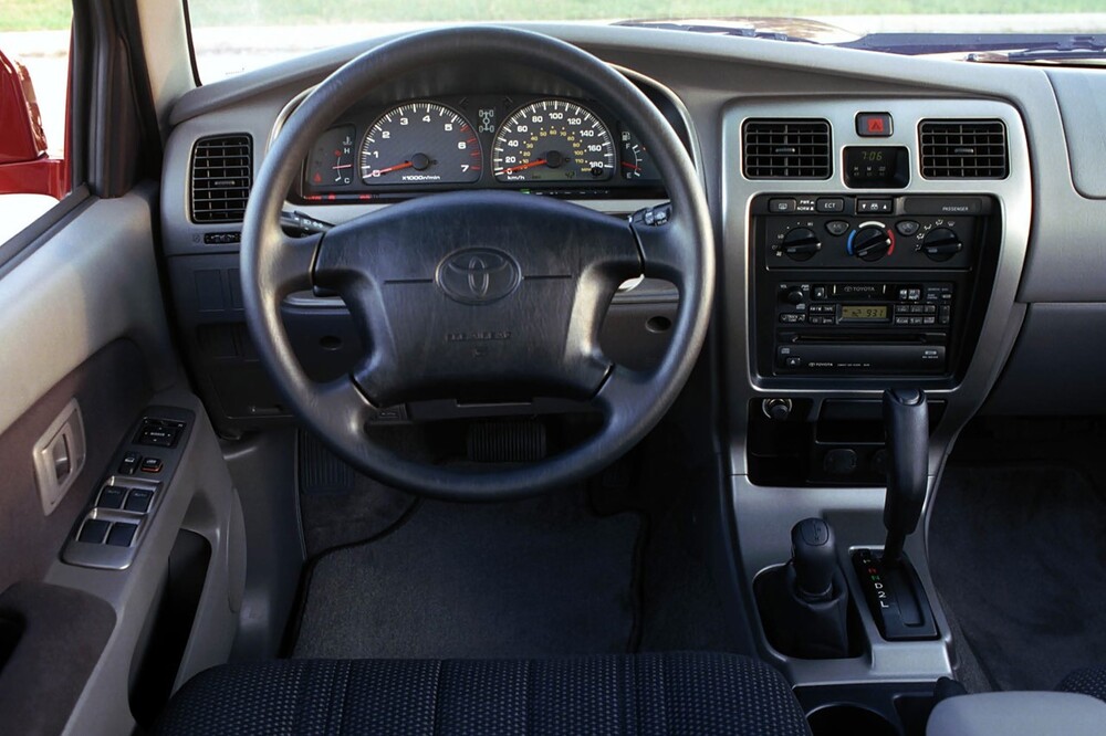 Toyota 4Runner 3 поколение [рестайлинг] (1999-2002) Внедорожник интерьер 