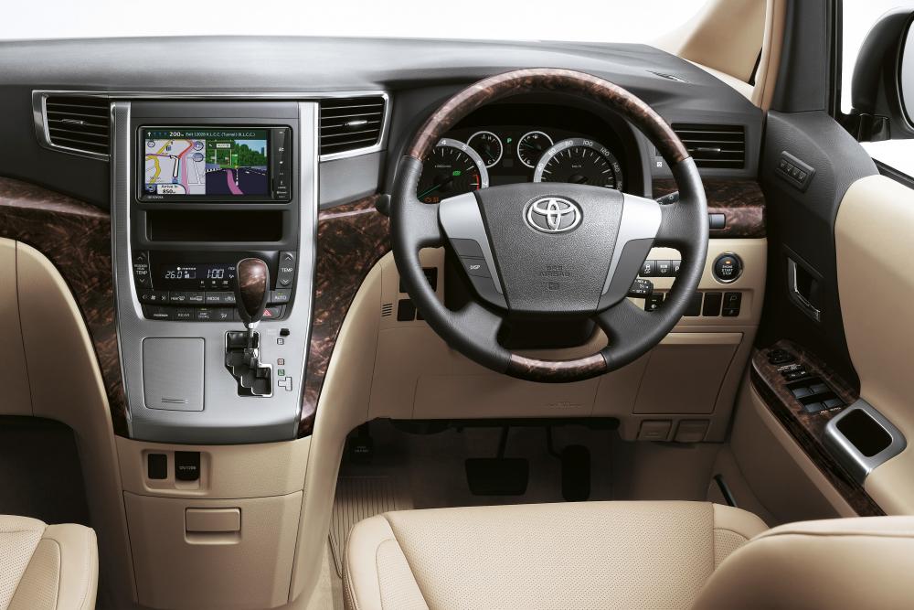 Toyota Alphard 2 поколение минивэн интерьер