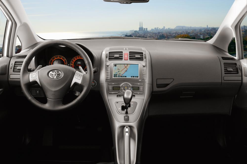 Toyota Auris 1 поколение (2007-2010) Хетчбэк 5-дв. интерьер 
