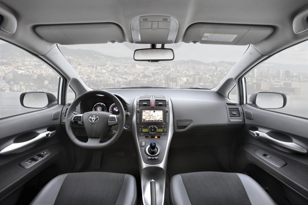 Toyota Auris 1 поколение [рестайлинг] (2010-2012) Hybrid хетчбэк 5-дв. интерьер 