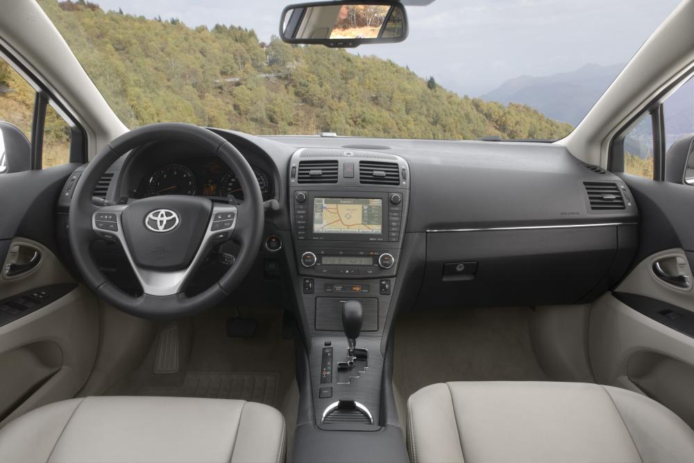 Toyota Avensis 3 поколение (2009-2011) Седан интерьер 