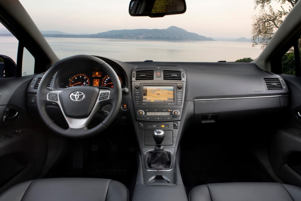 Toyota Avensis 3 поколение (2009-2011) Универсал интерьер 
