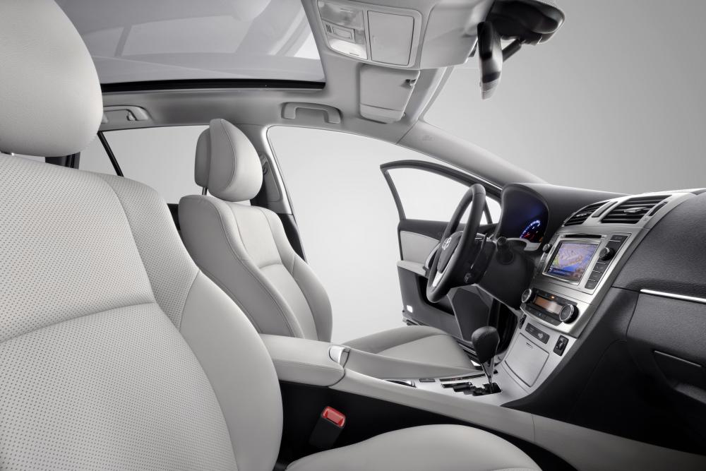 Toyota Avensis 3 поколение [рестайлинг] (2011-2015) Универсал интерьер 