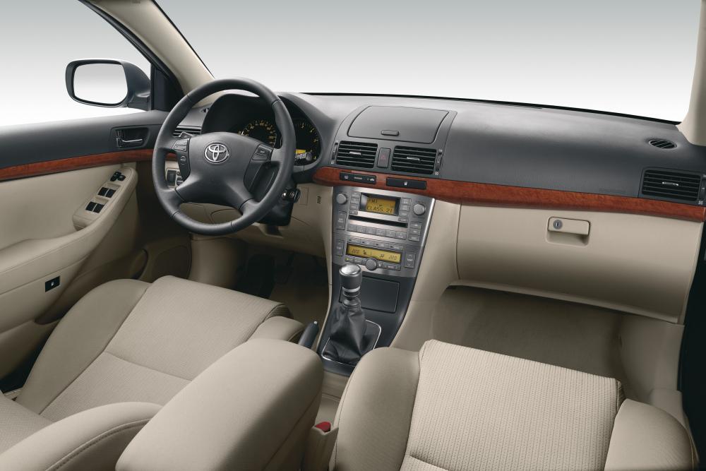 Toyota Avensis 2 поколение [рестайлинг] (2006-2009) Седан интерьер 