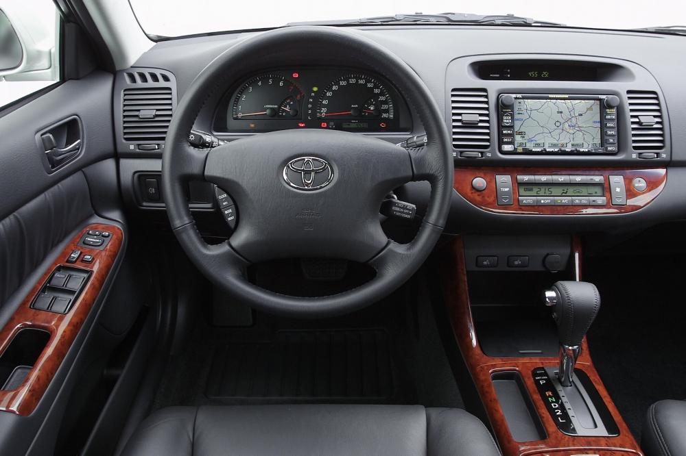Toyota Camry 5 поколение XV30 (2001-2006) интерьер 