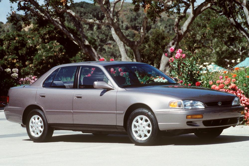 Toyota Camry 3 поколение  XV10 (1991-1996) Седан