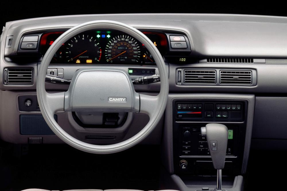 Toyota Camry 2 поколение V20 (1986-1991) Седан интерьер 