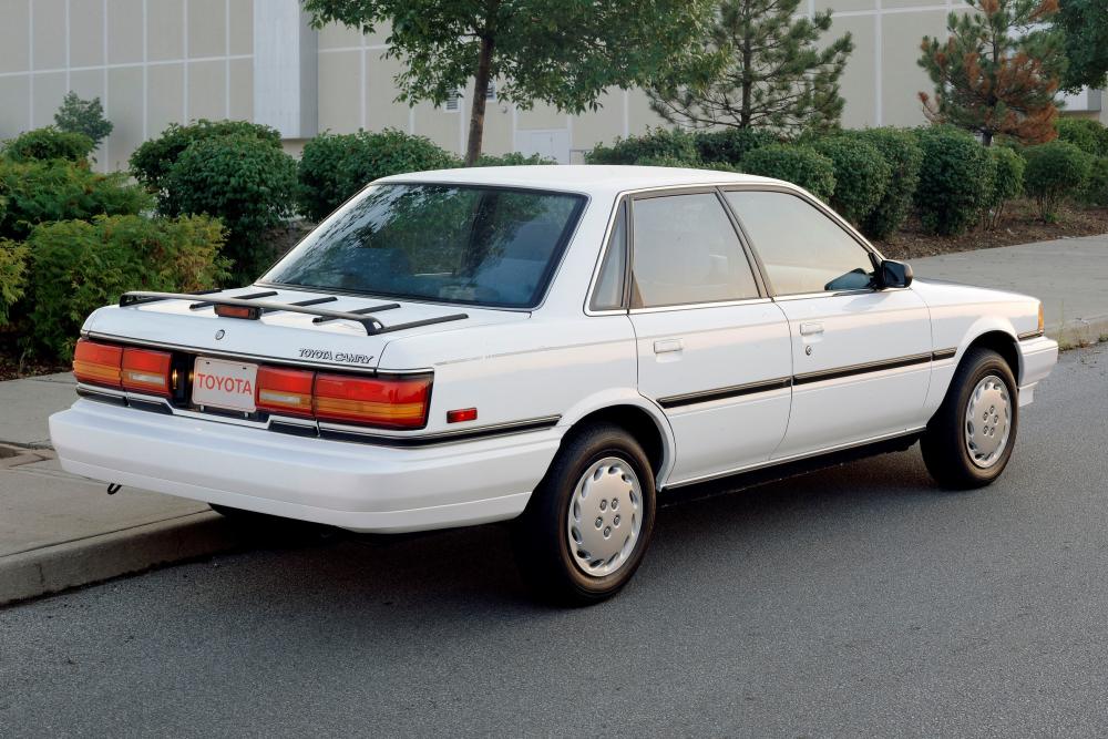 Toyota Camry 2 поколение V20 (1986-1991) Седан