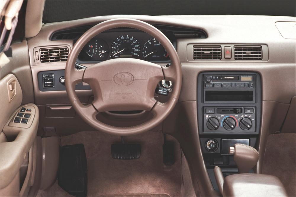 Toyota Camry 4 поколение XV20 (1996-1999) Седан 4-дв. интерьер 