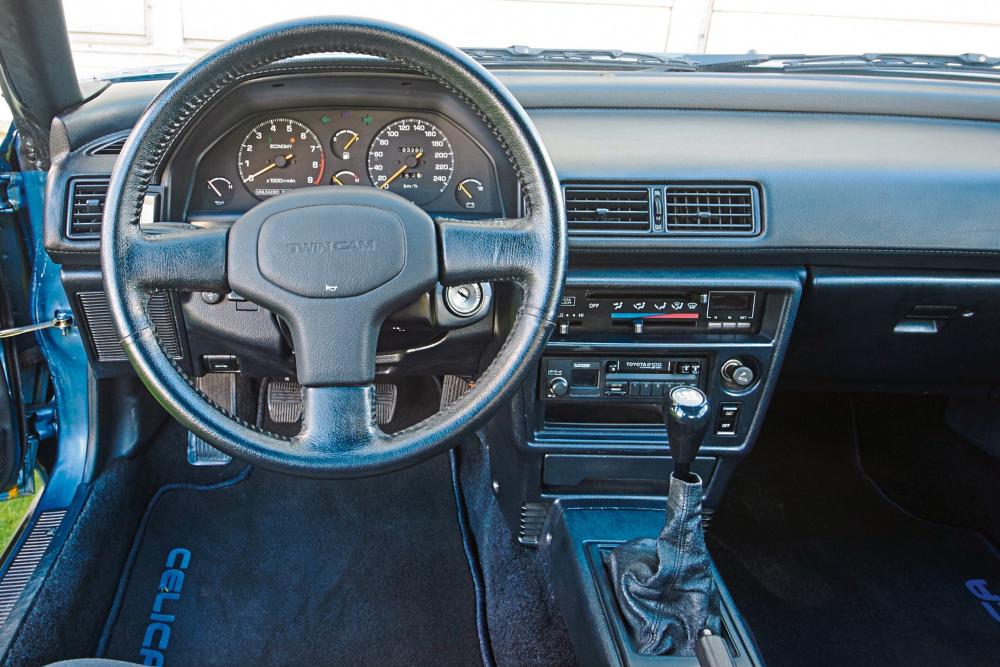 Toyota Celica 4 поколение (1985-1989) Лифтбэк интерьер