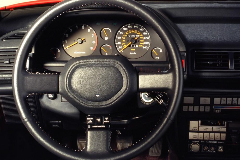 Toyota Celica 4 поколение (1985-1989) Лифтбэк интерьер 