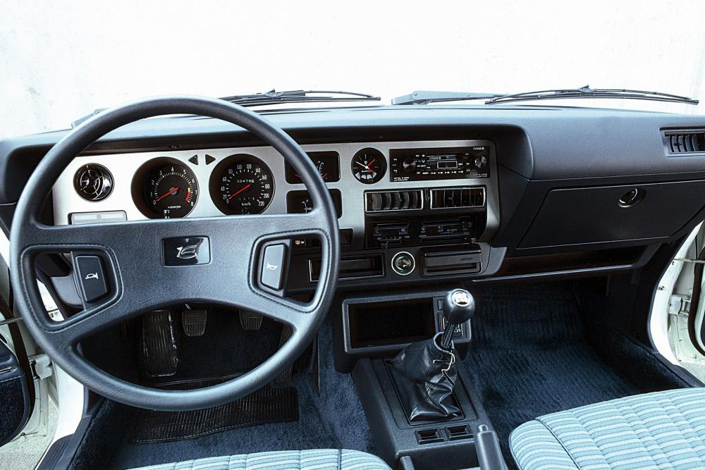 Toyota Celica 2 поколение [рестайлинг] (1979-1981) Лифтбэк интерьер 
