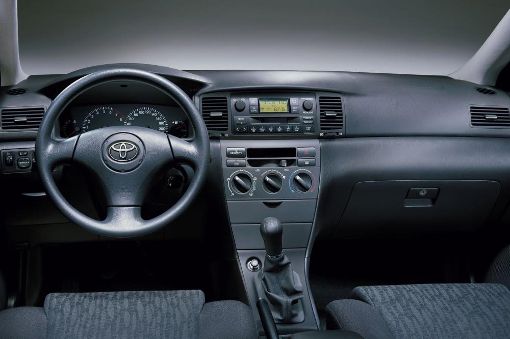 Toyota Corolla 9 поколение E120 (2001-2004) Седан 4-дв. интерьер 