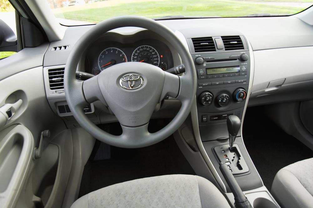 Toyota Corolla 10 поколение E140/150 (2008-2010) US-Spec. седан 4-дв. интерьер 