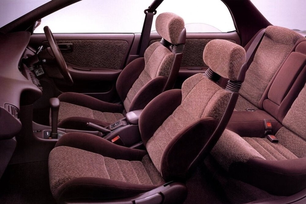 Toyota Corona T170/ST180 (1989-1993) EXiV седан интерьер 