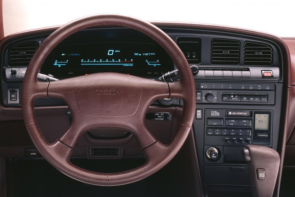 Toyota Cressida 4 поколение X80 (1988-1991) Седан интерьер 