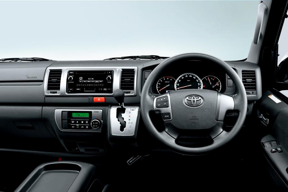 Toyota Hiace 5 поколение H200 [рестайлинг] (2010) Минивэн интерьер 