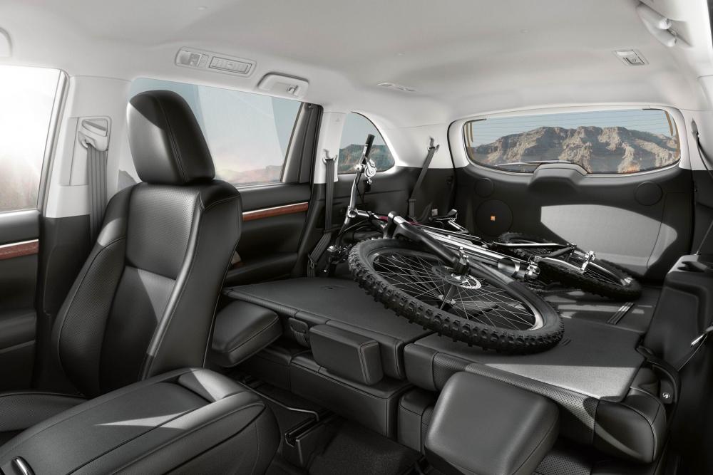 Toyota Highlander 3 поколение (2013-2016) Кроссовер интерьер багажник