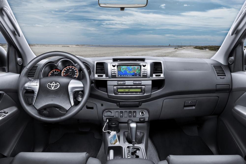 Toyota Hilux 7 поколение 2-й рестайлинг интерьер