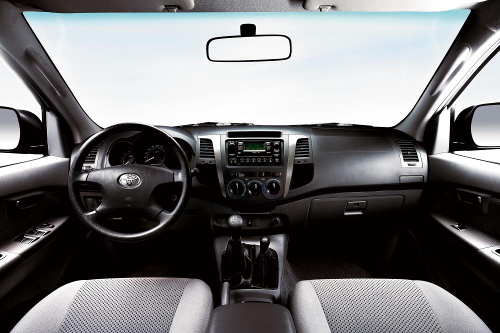 Toyota Hilux 7 поколение интерьер