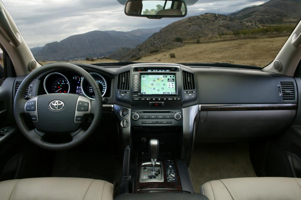 Toyota Land Cruiser J200 (2007-2012) Внедорожник интерьер 