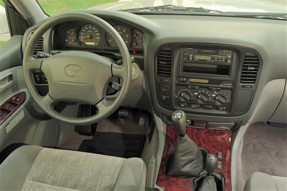 Toyota Land Cruiser J100 (1998-2002) Внедорожник интерьер 