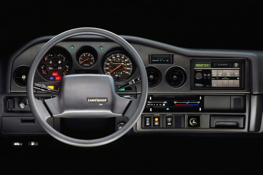 Toyota Land Cruiser J60 [рестайлинг] (1987-1990) Внедорожник интерьер 