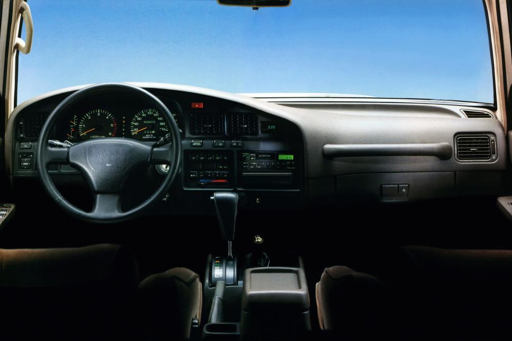 Toyota Land Cruiser J80 (1989-1995) Внедорожник 5-дв. интерьер 