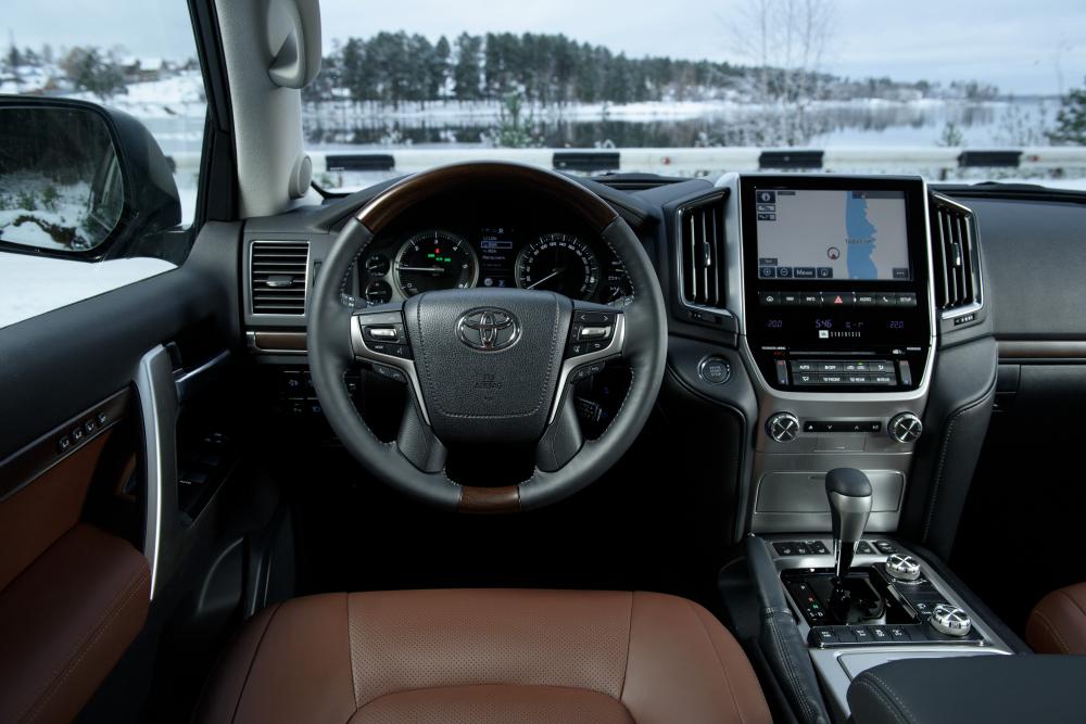 Toyota Land Cruiser J200 [2-й рестайлинг] (2015-2020) Внедорожник интерьер