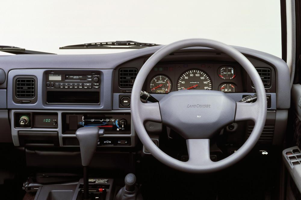 Toyota Land Cruiser Prado 1 поколение J70 (1990-1996) Внедорожник 5-дв. интерьер 