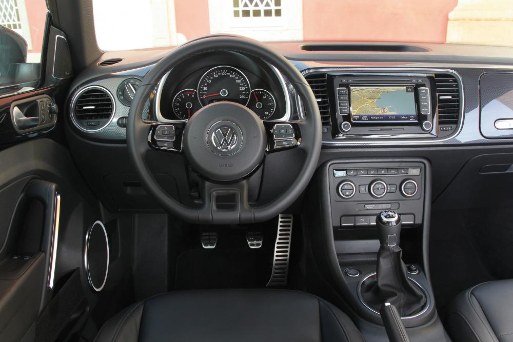 Volkswagen Beetle 3 поколение (2011-2019) Хетчбэк интерьер 